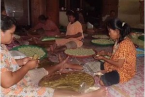 Pengrajin tape ketan di Kabupaten Kuningan.